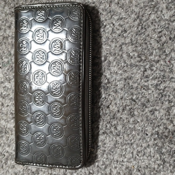 Dark Gray Metallic MK Wallet - Picture 2 of 8
